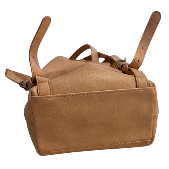 Universal Thread Tan Faux Leather Bucket Bag Convertible Shoulder Crossbody - Picture 4 of 9